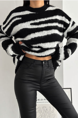 Kadın Yeni Sezon Zebra Desen Standart Beden Geniş Kalıp Oversize Triko Kazak - Siyah