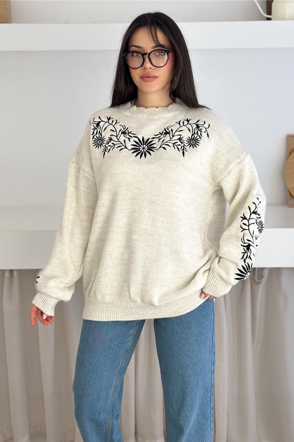 Nakış İşlemeli Oversize Triko Kazak Standart Beden - Bej