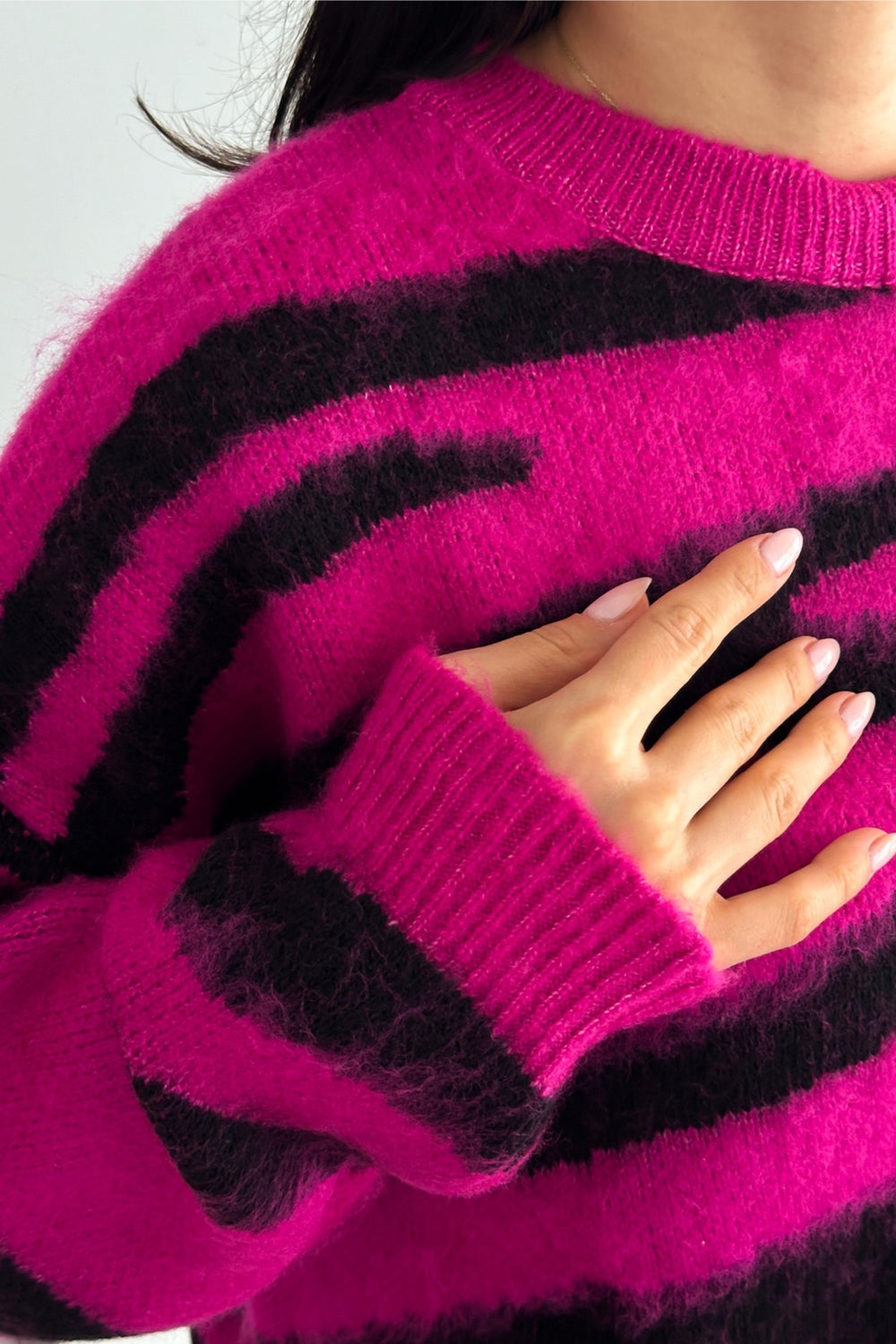 Kadın Yeni Sezon Zebra Desen Standart Beden Geniş Kalıp Oversize Triko Kazak - Fuşya