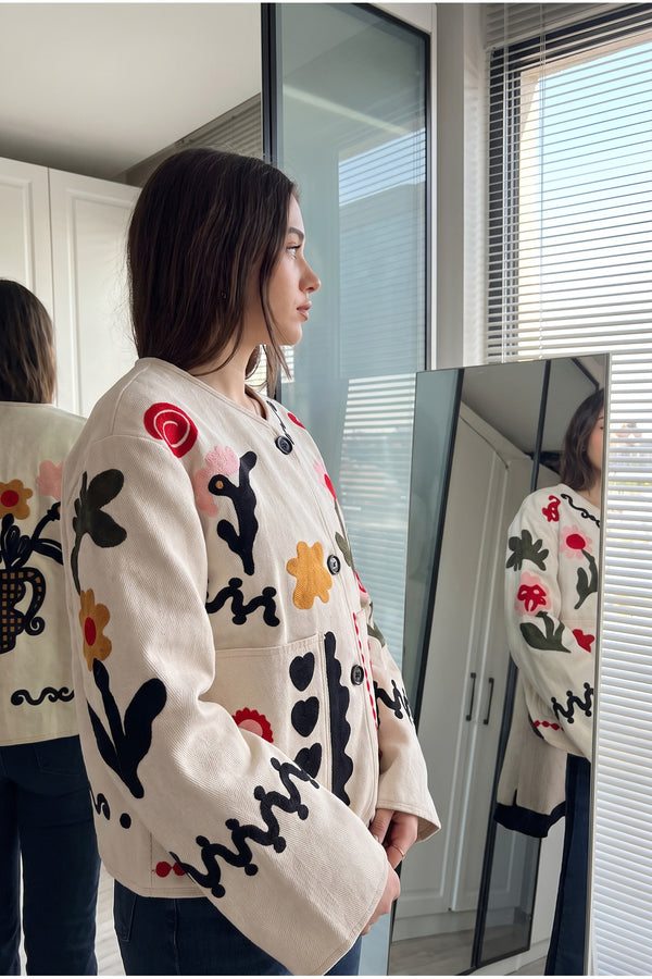 Kadın Nakışlı Ceket Oversize Çiçek İşlemeli Etnik Desenli Cepli Düğmeli Ceket - Krem