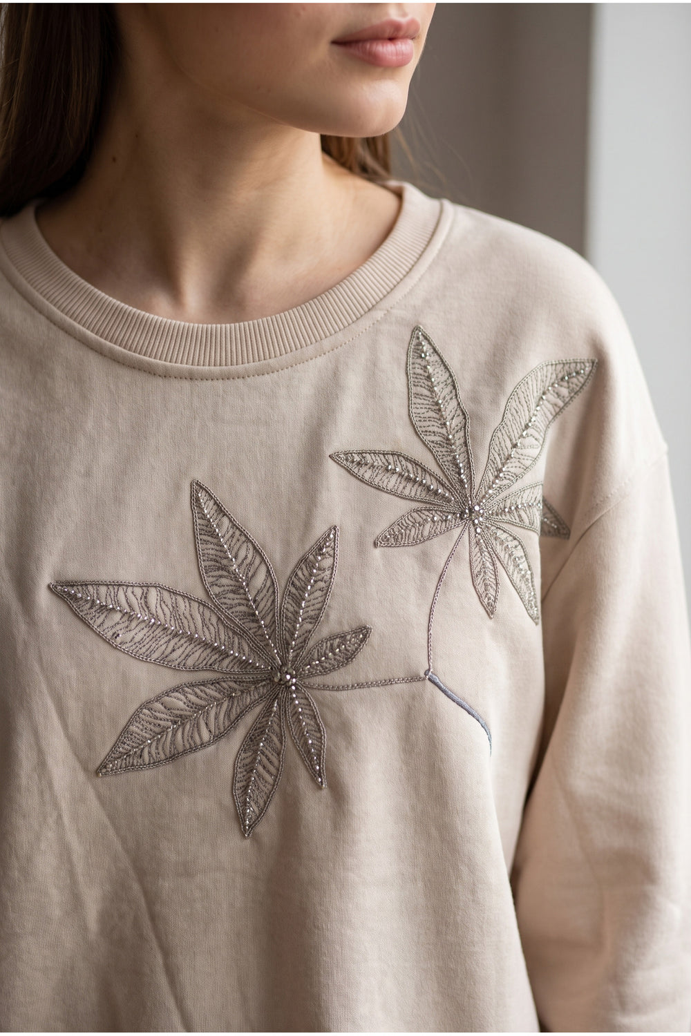 Yaprak Desen Boncuk İşlemeli %100 Pamuk Sweatshirt - Bej