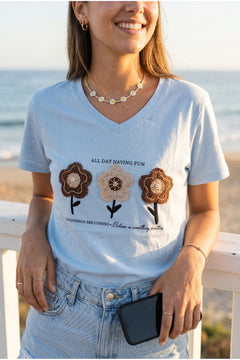 V Yaka Boncuk İşlemeli %100 Pamuk Tişört - Mavi