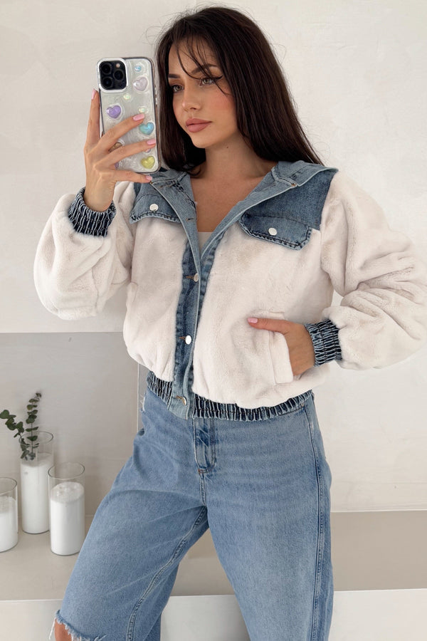 Peluş Kaban Beli Lastikli Kot Detaylı Kapüşonlu Kısa Kürk Ceket - Ekru