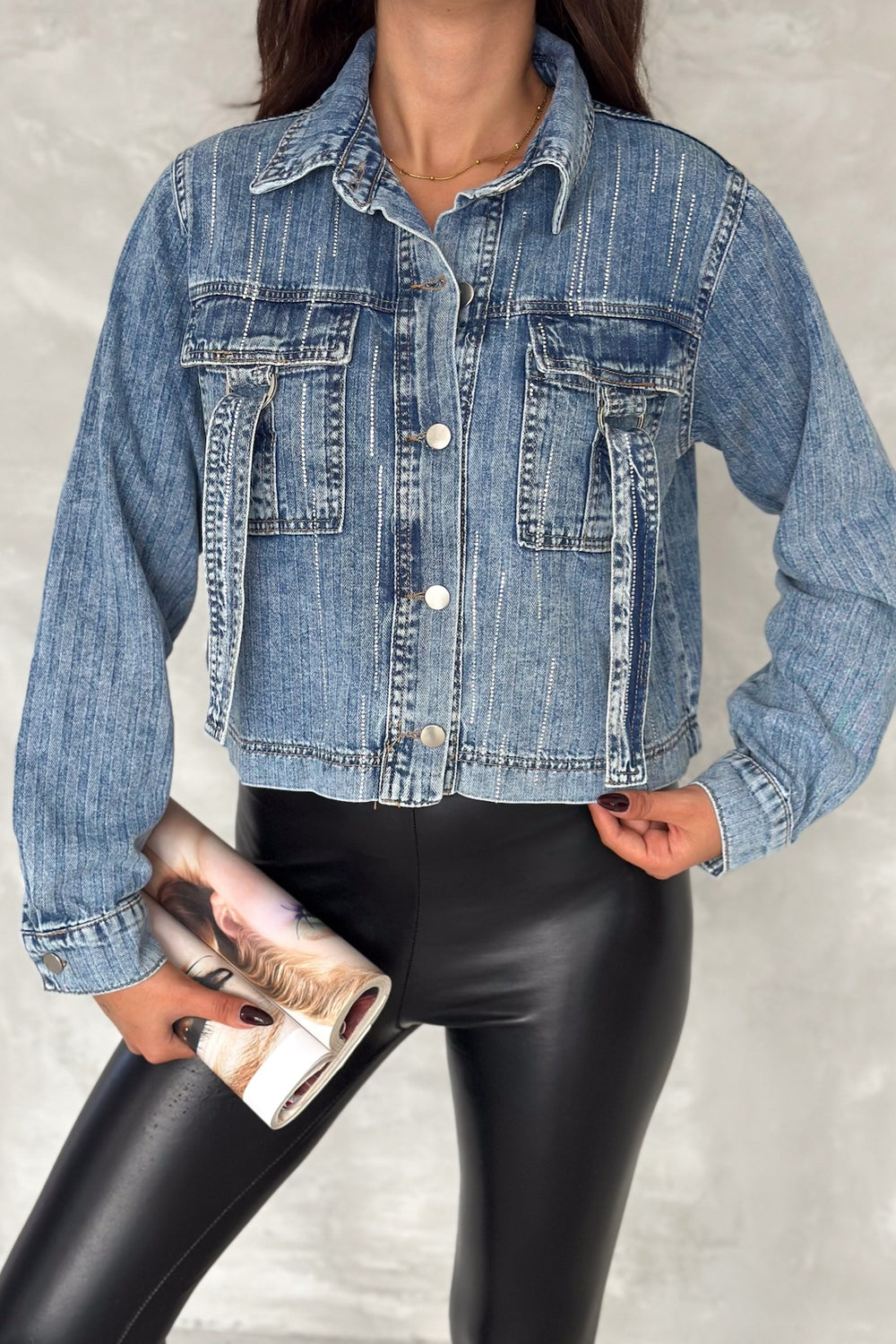 Kadın Mavi Çift Cepli Pul Detaylı Denim Kısa Kot Ceket - Lacivert