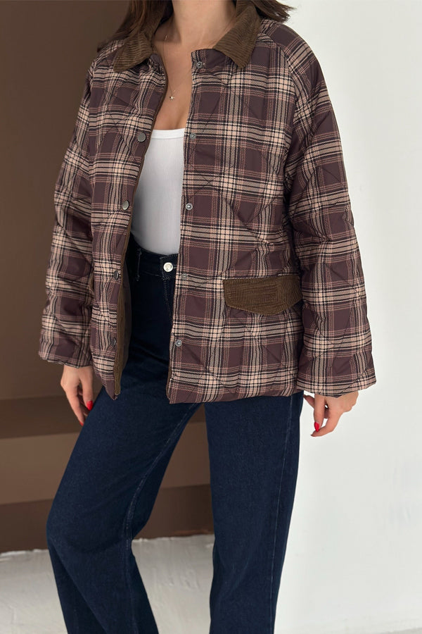 Kadın Kadife Yaka Detaylı Ekose Çıtçıt Düğme Kapitone Astarlı Oversize Mont - Kahverengi