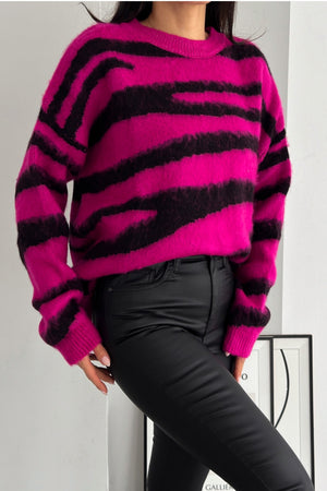 Kadın Yeni Sezon Zebra Desen Standart Beden Geniş Kalıp Oversize Triko Kazak - Fuşya