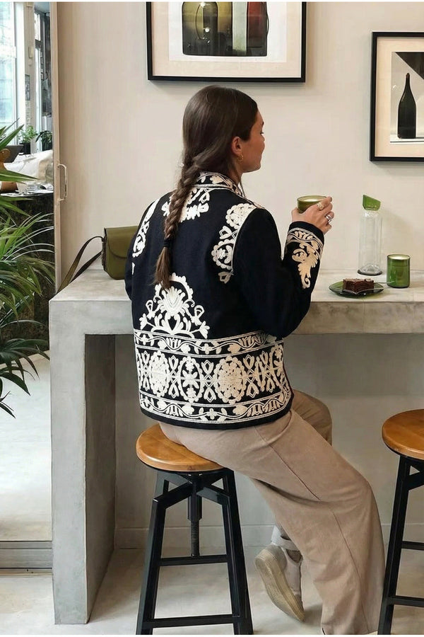 Kadın Dik Yaka Püsküllü Nakış İşlemeli Kaşe Ceket - Siyah