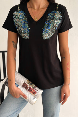 Kadın V Yaka Omzu Yaprak Pul Payet İşlemeli %100 Pamuk T-Shirt - Siyah