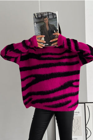 Kadın Yeni Sezon Zebra Desen Standart Beden Geniş Kalıp Oversize Triko Kazak - Fuşya