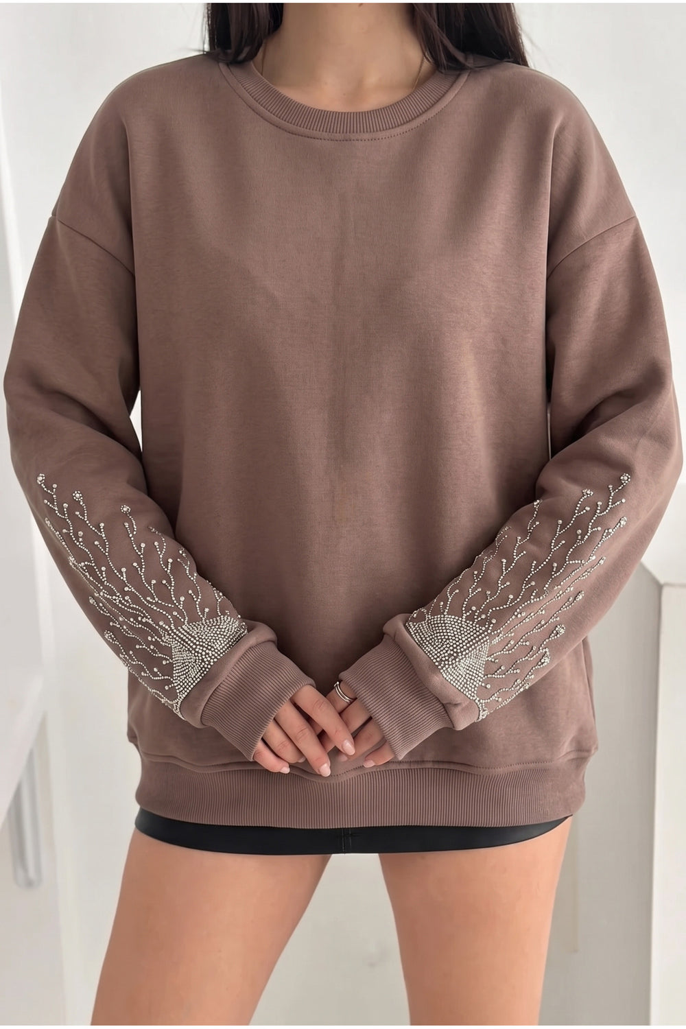 Kolları Boncuk Ve Taş İşlemeli %100 Pamuk Sweatshirt - Kahverengi