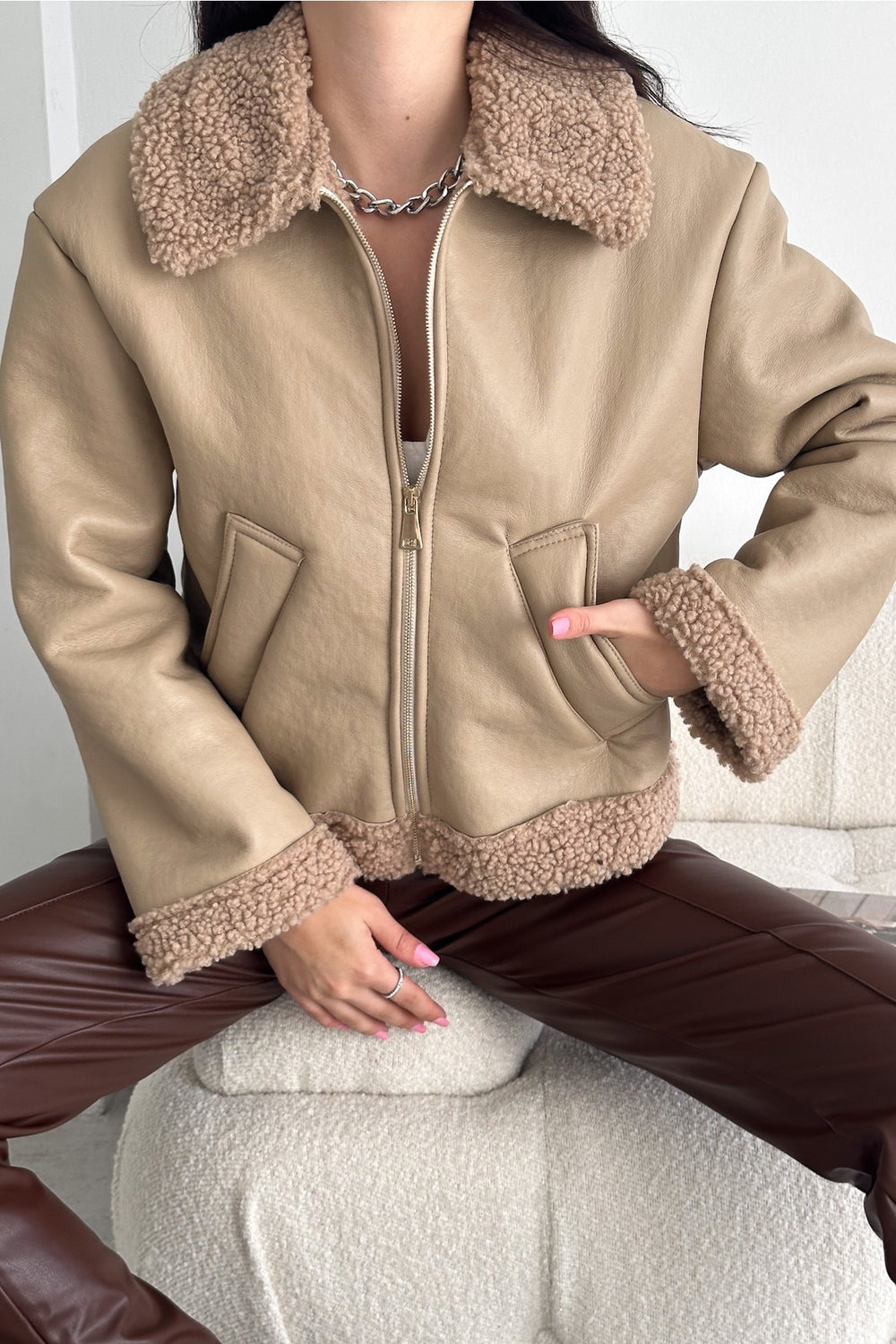 Taba Kürk Detaylı Cepli Fermuarlı İçi Kürklü Deri Mont - Kahverengi