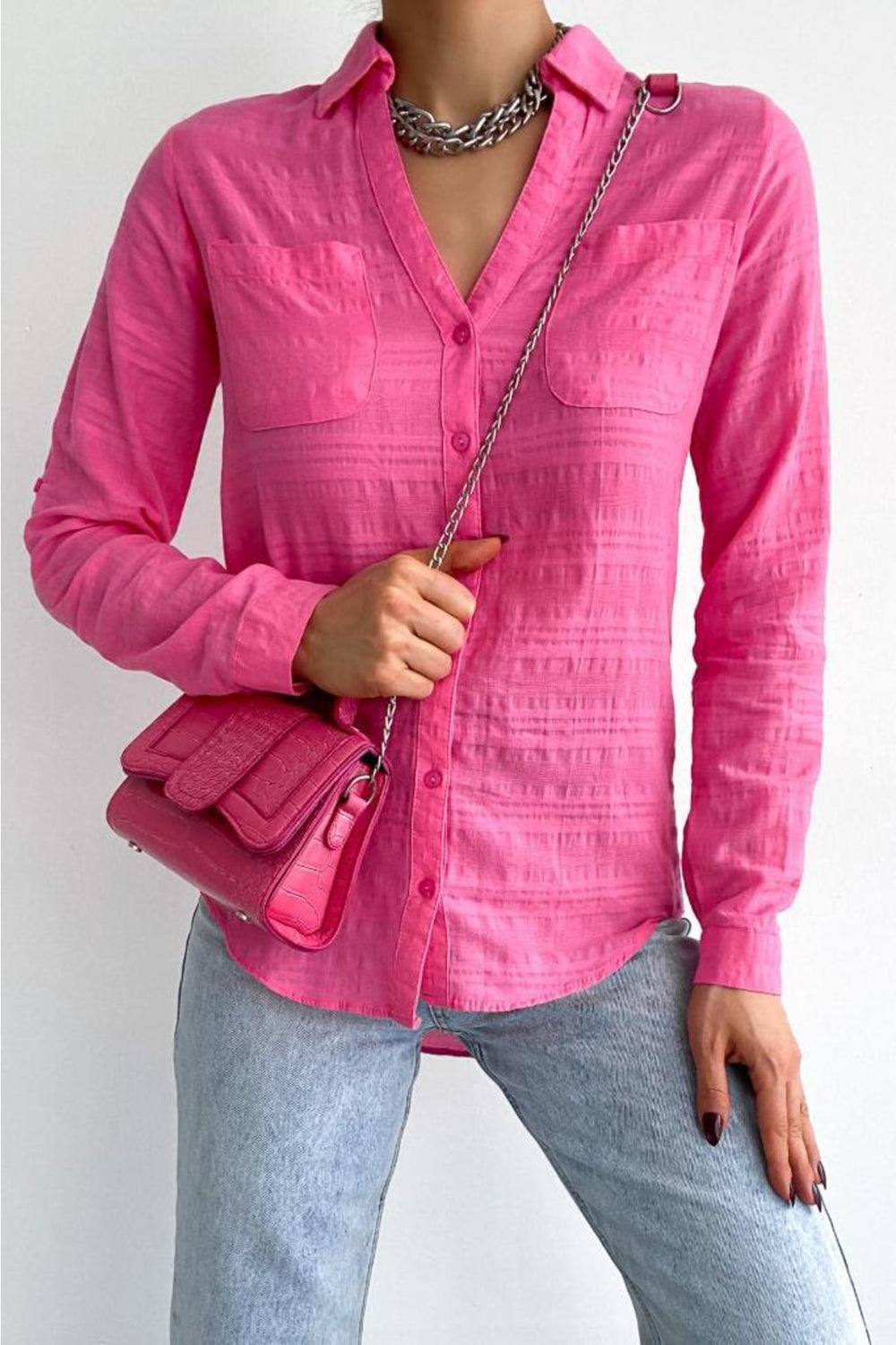 Kadın V Yaka Çift Cepli Katlanır Kol Slim Fit Kalıp Gömlek - Pembe