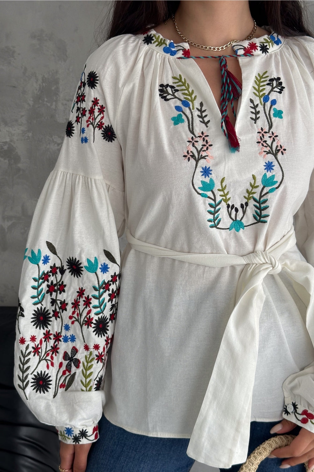 Kadın Kuşaklı Nakış İşlemeli Pamuklu Bluz - Beyaz