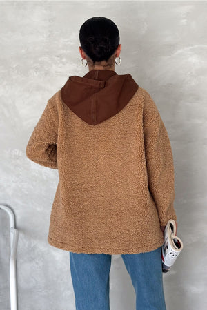 Kadın Kahverengi Çıtçıt Düğmeli Kapüşonlu Gabardin Peluş Ceket - Koyu Kahverengi
