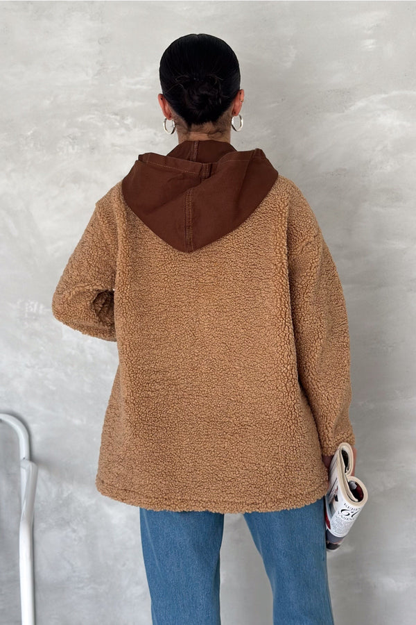 Kadın Kahverengi Çıtçıt Düğmeli Kapüşonlu Gabardin Peluş Ceket - Koyu Kahverengi