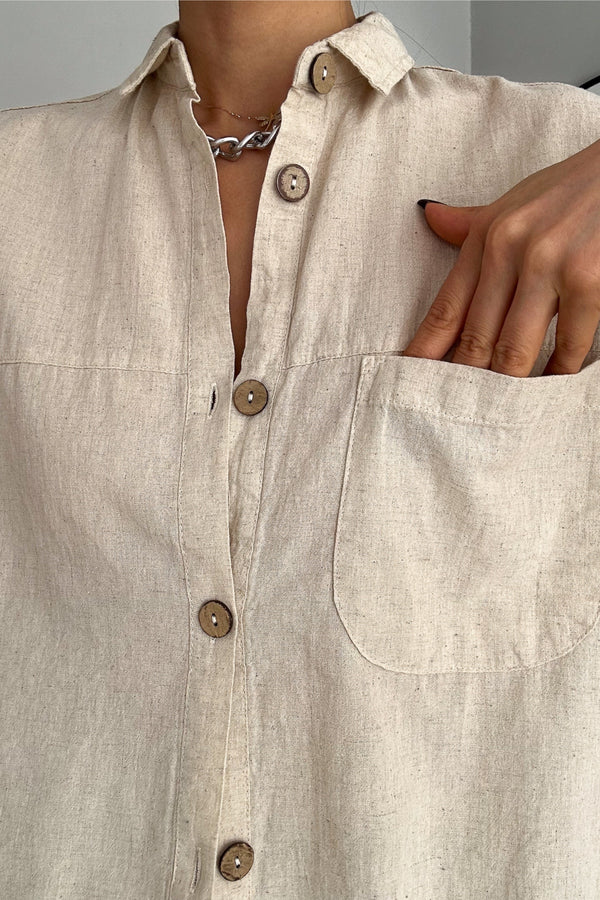Kadın Ahşap Düğmeli Tek Cepli Oversize Geniş Kalıp Gömlek - Bej