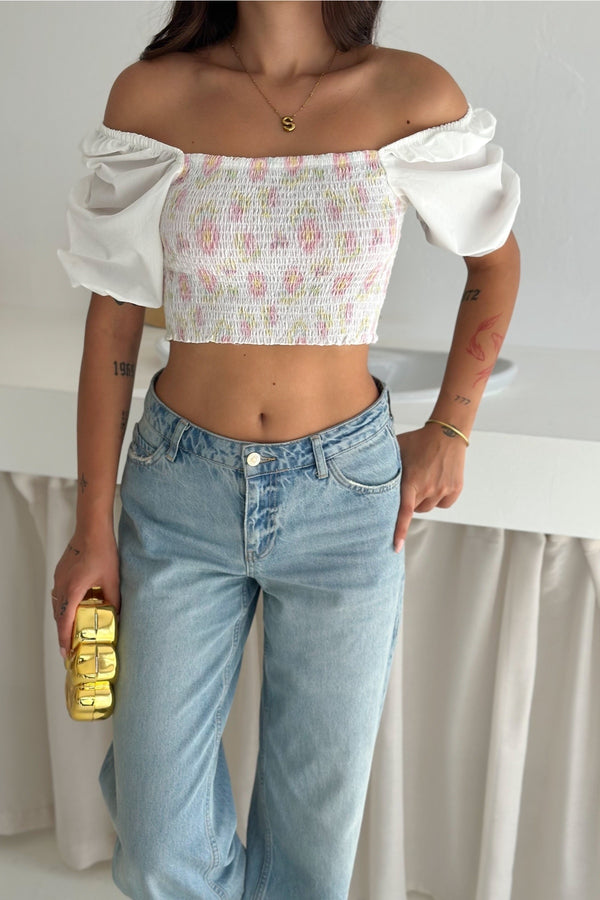 Çiçek Desenli Büzgülü Kısa Kollu Romantik Stil Carmen Crop Bluz - Beyaz