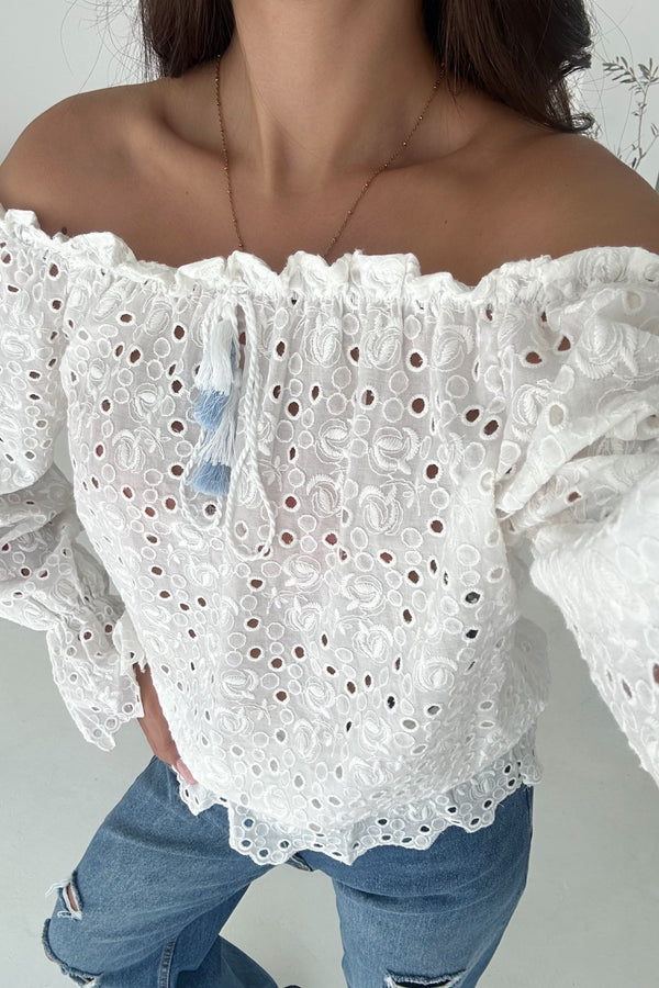 Kadın Brode Dantel Madonna Yaka Fırfırlı Uzun Kol Güpür Detaylı Romantik Tasarım - Beyaz