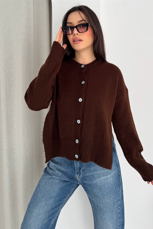 Yanı Yırtmaçlı Düğmeli Oversize Triko Hırka Standart Beden - Kahverengi