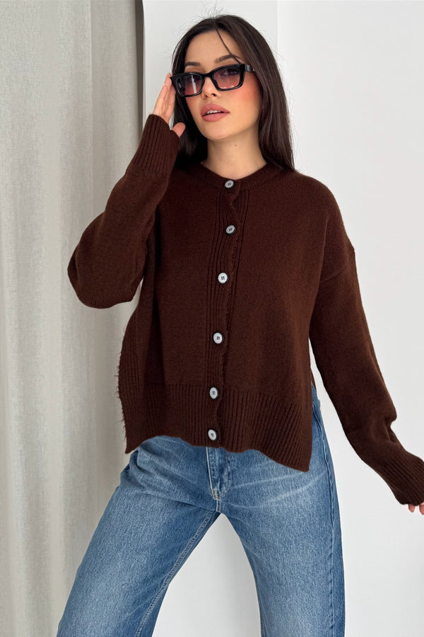 Yanı Yırtmaçlı Düğmeli Oversize Triko Hırka Standart Beden - Kahverengi