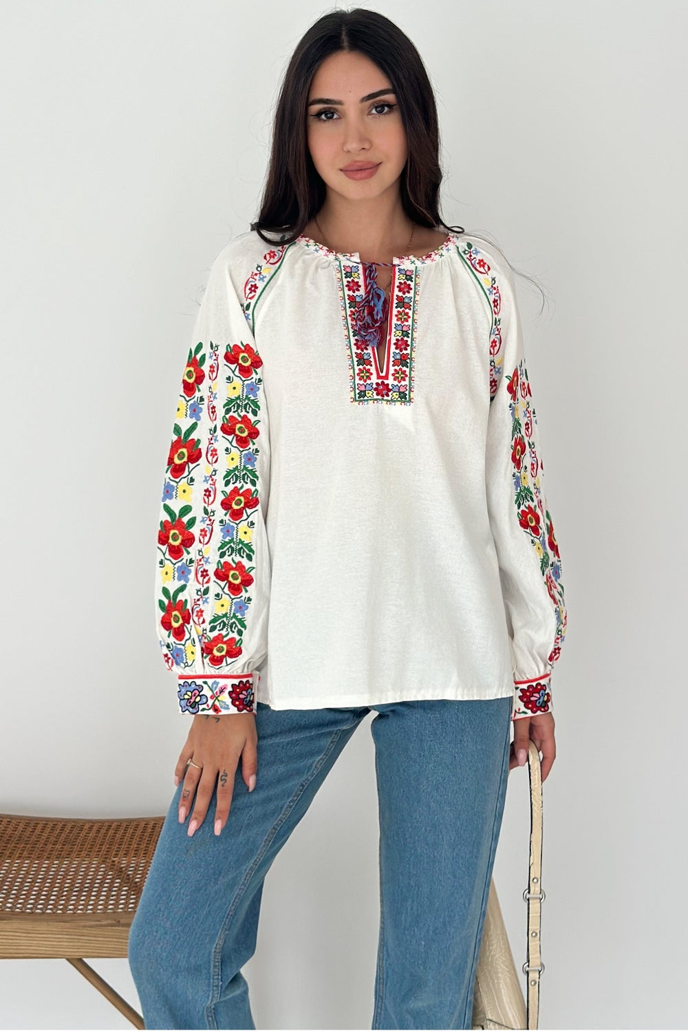 Kadın Vintage Çiçek Nakış İşlemeli Püsküllü Pamuklu Bluz - Beyaz