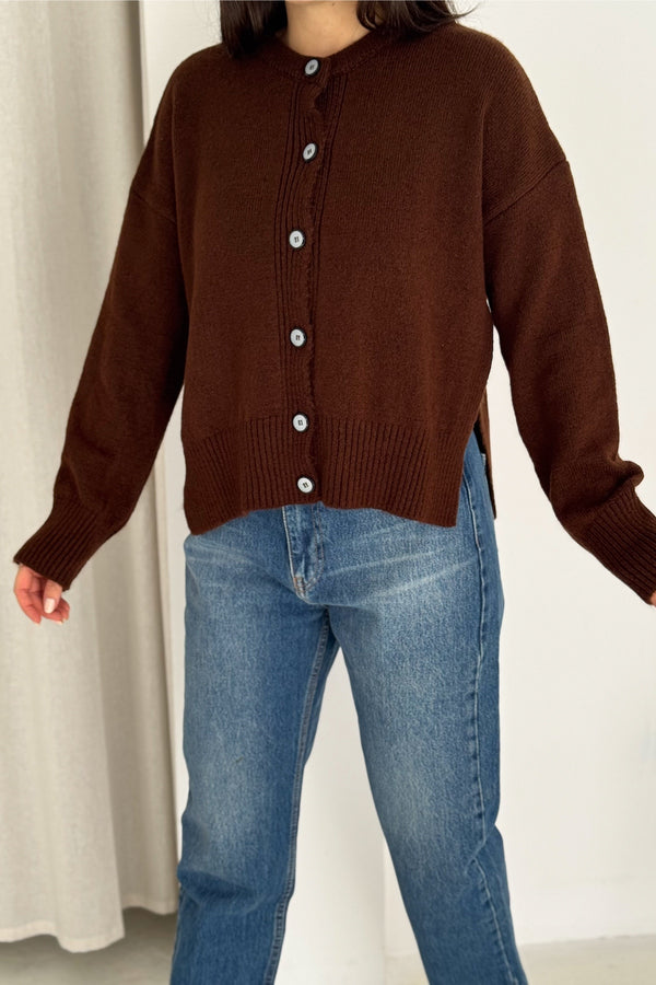 Yanı Yırtmaçlı Düğmeli Oversize Triko Hırka Standart Beden - Kahverengi