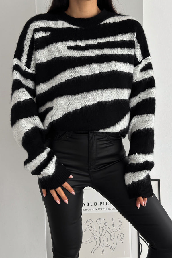 Kadın Yeni Sezon Zebra Desen Standart Beden Geniş Kalıp Oversize Triko Kazak - Siyah