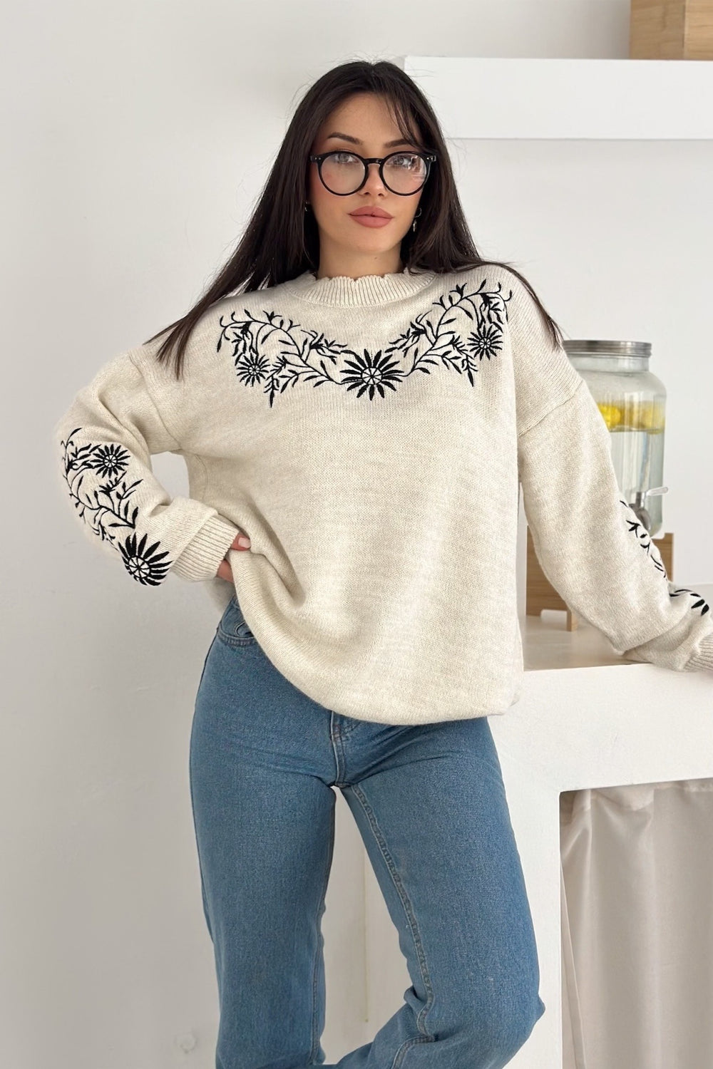 Nakış İşlemeli Oversize Triko Kazak Standart Beden - Bej