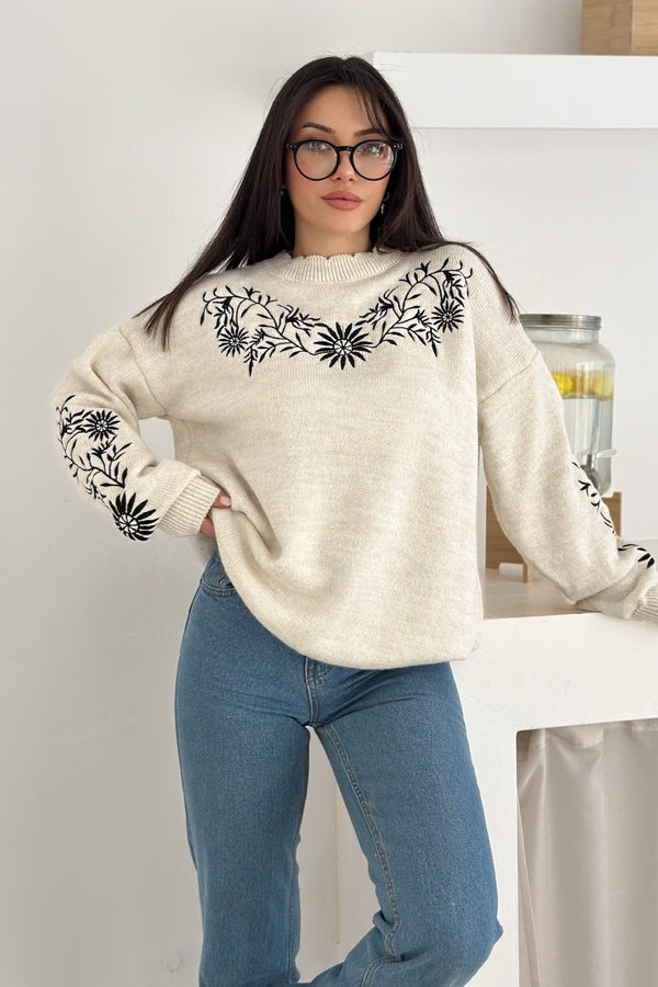 Nakış İşlemeli Oversize Triko Kazak Standart Beden - Bej