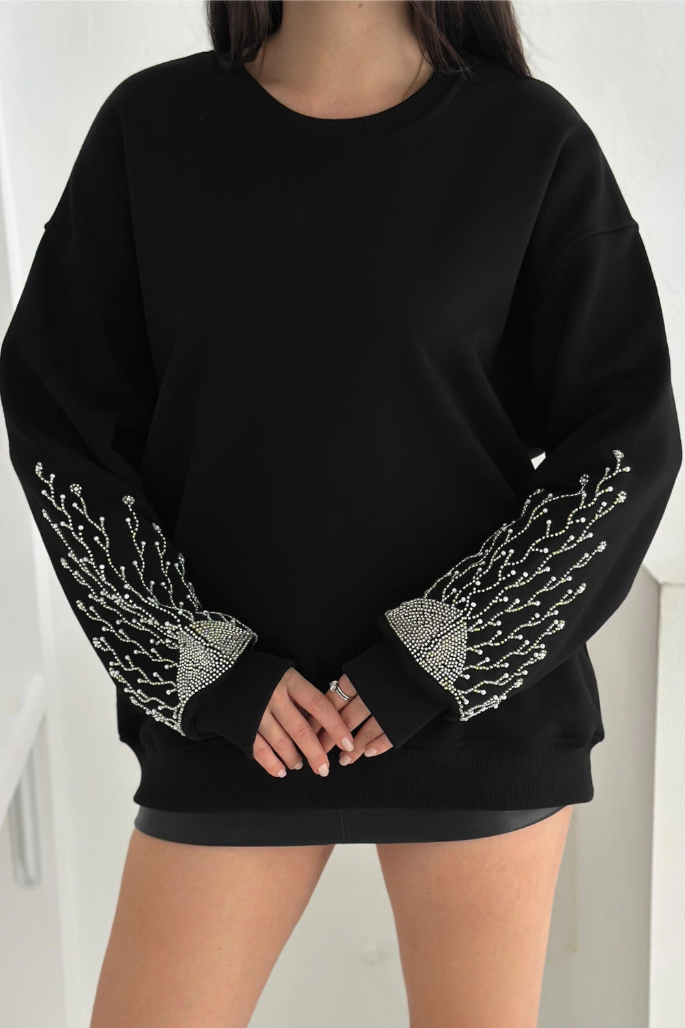 Kolları Boncuk Ve Taş İşlemeli %100 Pamuk Sweatshirt - Siyah