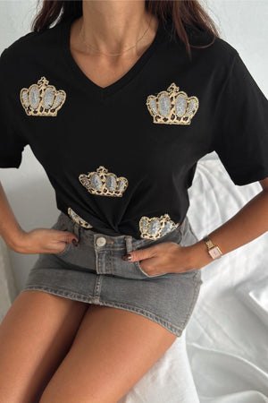 Kadın V Yaka Büyük Beden Kral Tacı Pul Payet İşlemeli %100 Pamuk Tişört - Siyah