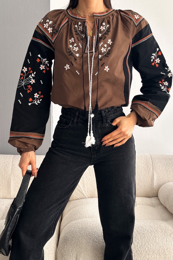 Kadın Püsküllü Nakış İşlemeli Vintage Bluz - Kahverengi