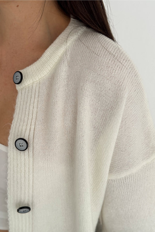 Yanı Yırtmaçlı Düğmeli Oversize Triko Hırka Standart Beden - Krem