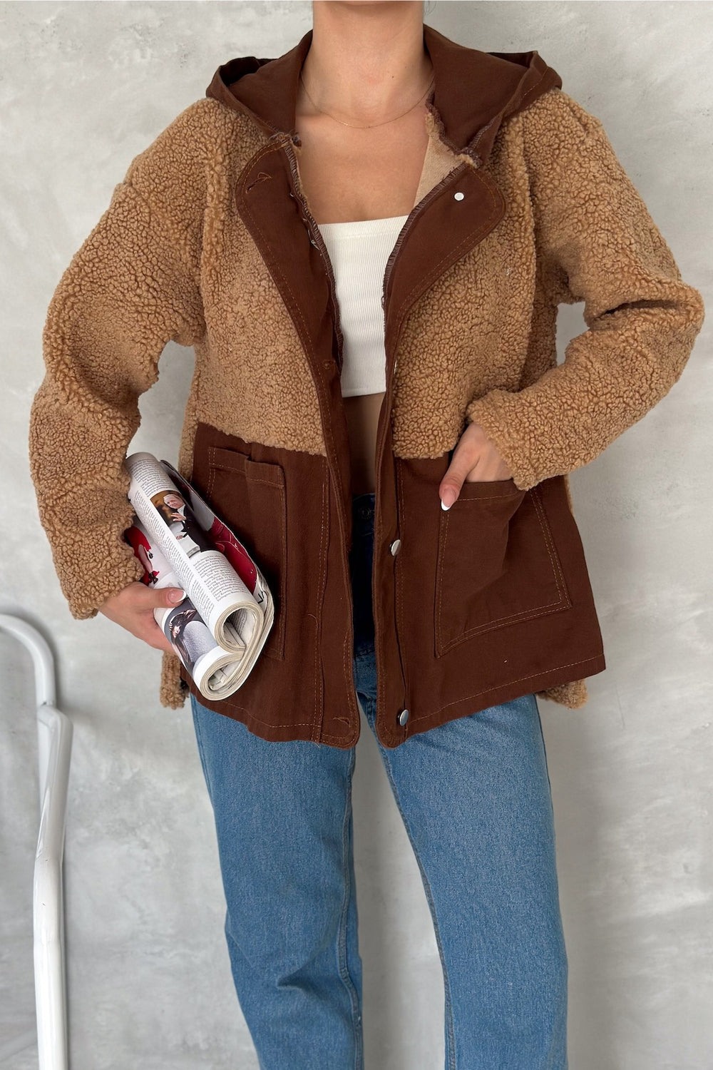 Kadın Kahverengi Çıtçıt Düğmeli Kapüşonlu Gabardin Peluş Ceket - Koyu Kahverengi