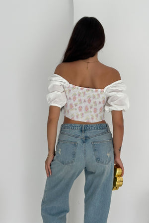 Çiçek Desenli Büzgülü Kısa Kollu Romantik Stil Carmen Crop Bluz - Beyaz