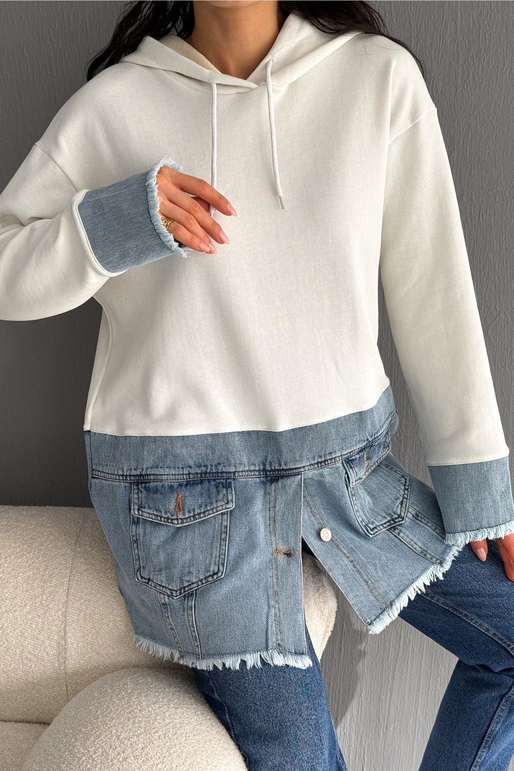 Kadın Kapüşonlu Kot Denim Detaylı Düğmeli Tasarım Sweatshirt - Beyaz