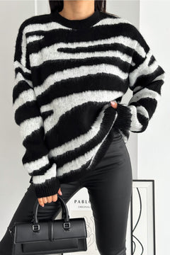 Kadın Yeni Sezon Zebra Desen Standart Beden Geniş Kalıp Oversize Triko Kazak - Siyah