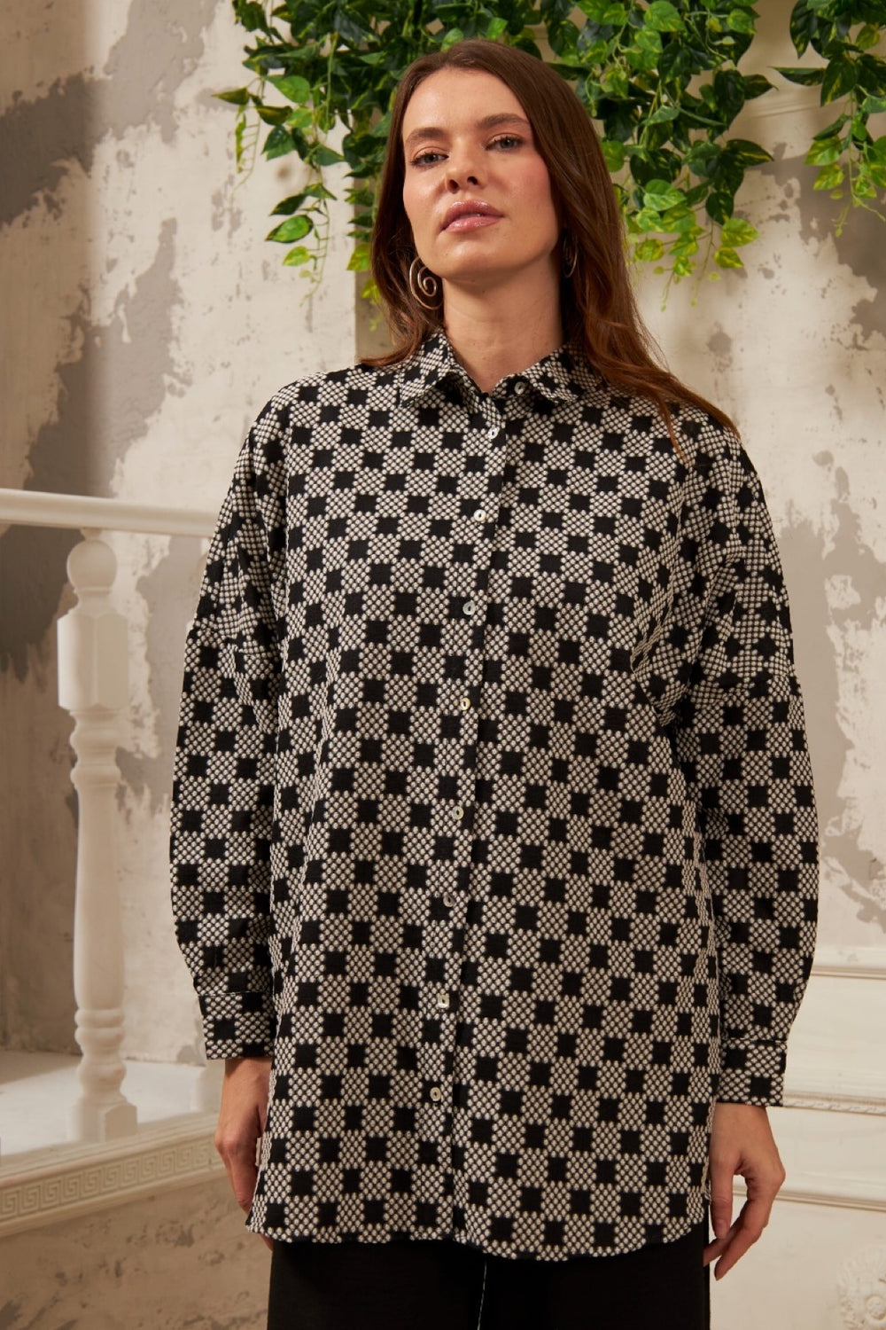 Geometrik Desenli Oversize Büyük Beden Ve Tesettüre Uygun Gömlek - Siyah