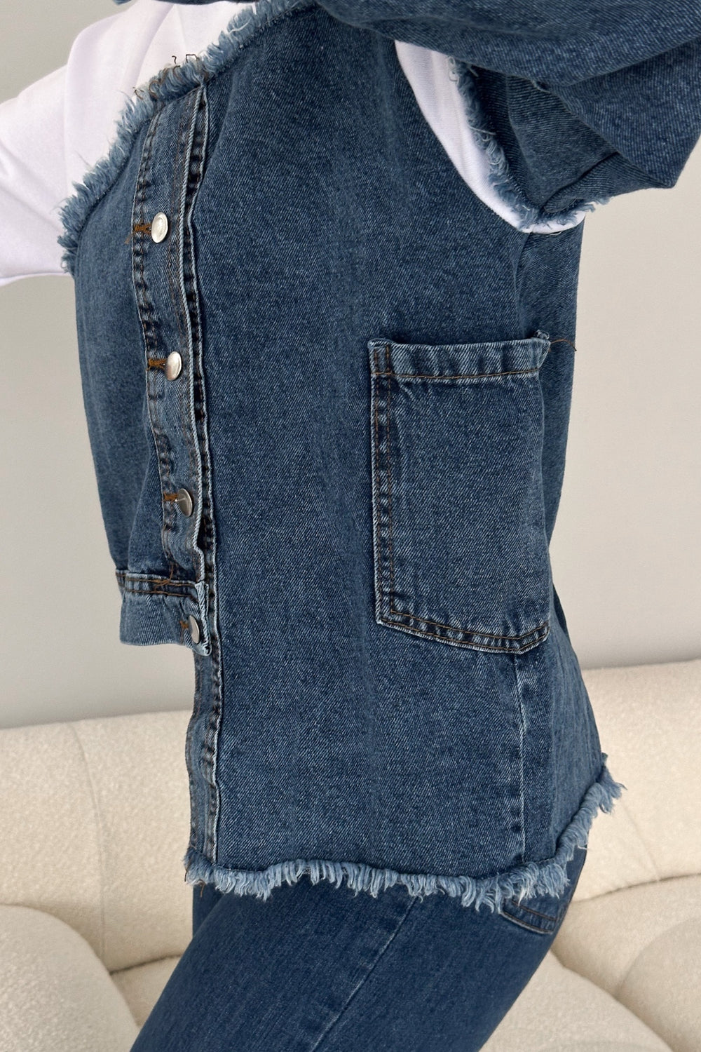 Asimetrik Düğmeli Kot Detaylı Tasarım Sweatshirt - Beyaz