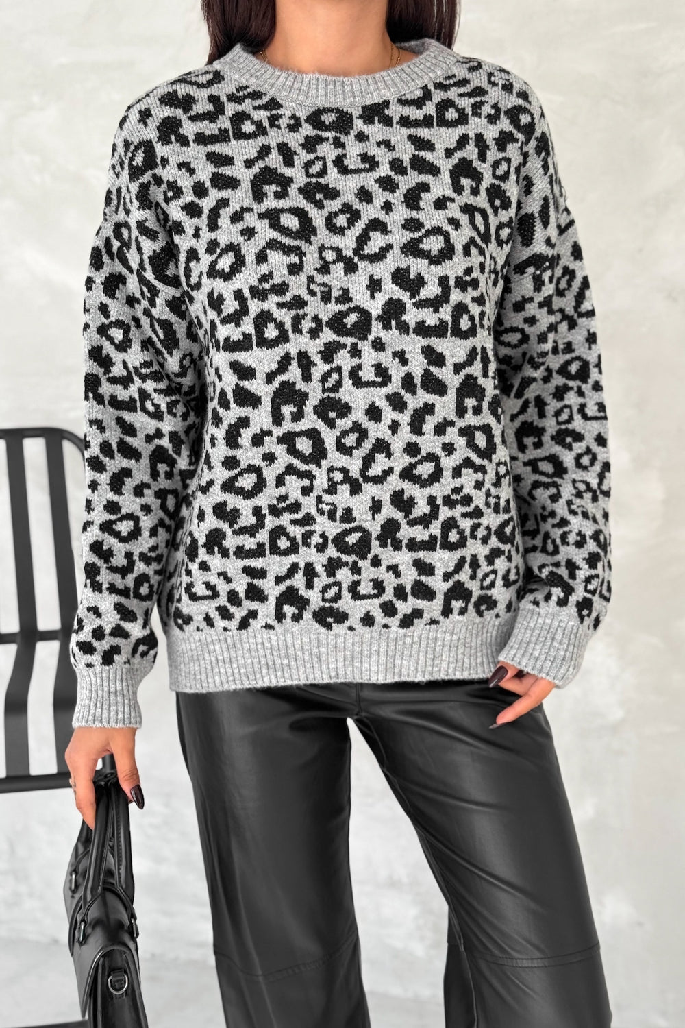 Kadın Standart Beden Leopar Desen Oversize Triko Kazak - Gri