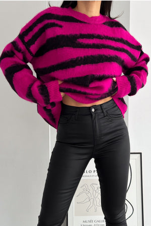 Kadın Yeni Sezon Zebra Desen Standart Beden Geniş Kalıp Oversize Triko Kazak - Fuşya
