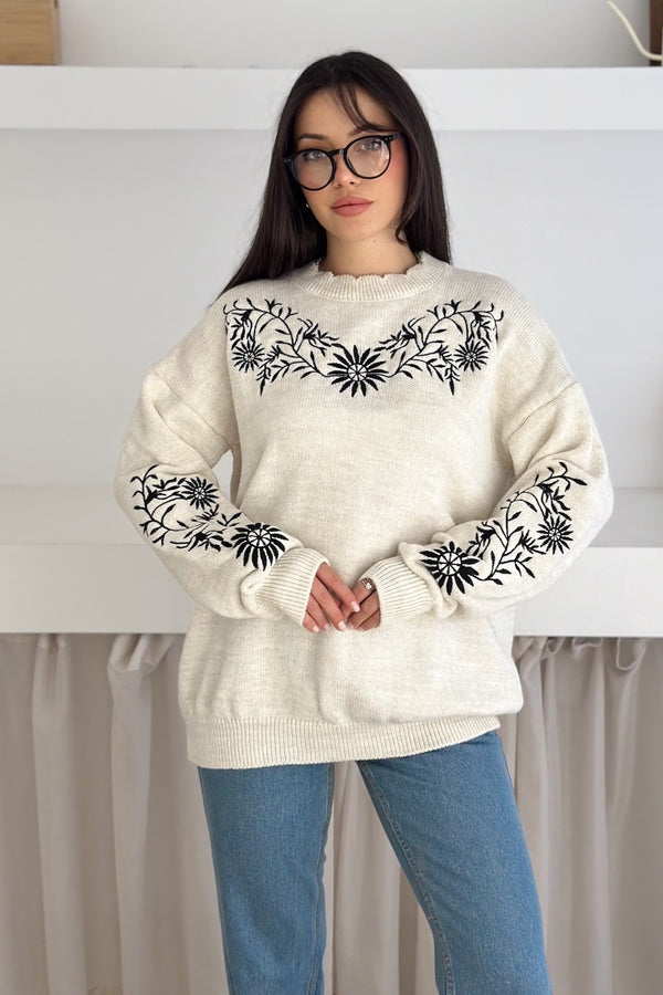 Nakış İşlemeli Oversize Triko Kazak Standart Beden - Bej