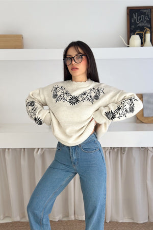 Nakış İşlemeli Oversize Triko Kazak Standart Beden - Bej