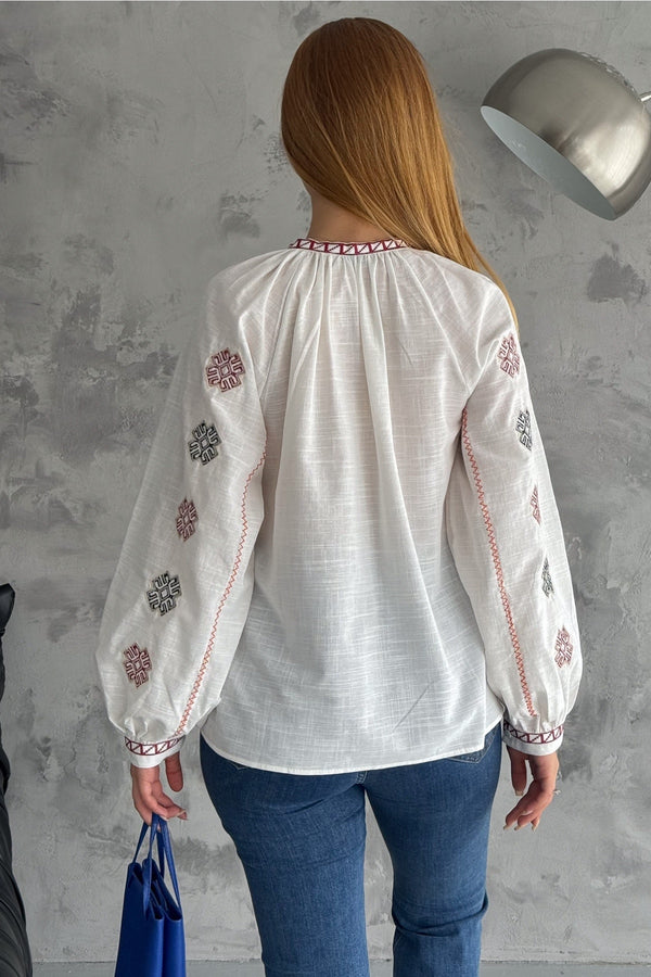 Kadın Püsküllü Komple Nakış İşlemeli Retro Desenli Rahat Pamuklu Bluz - Beyaz