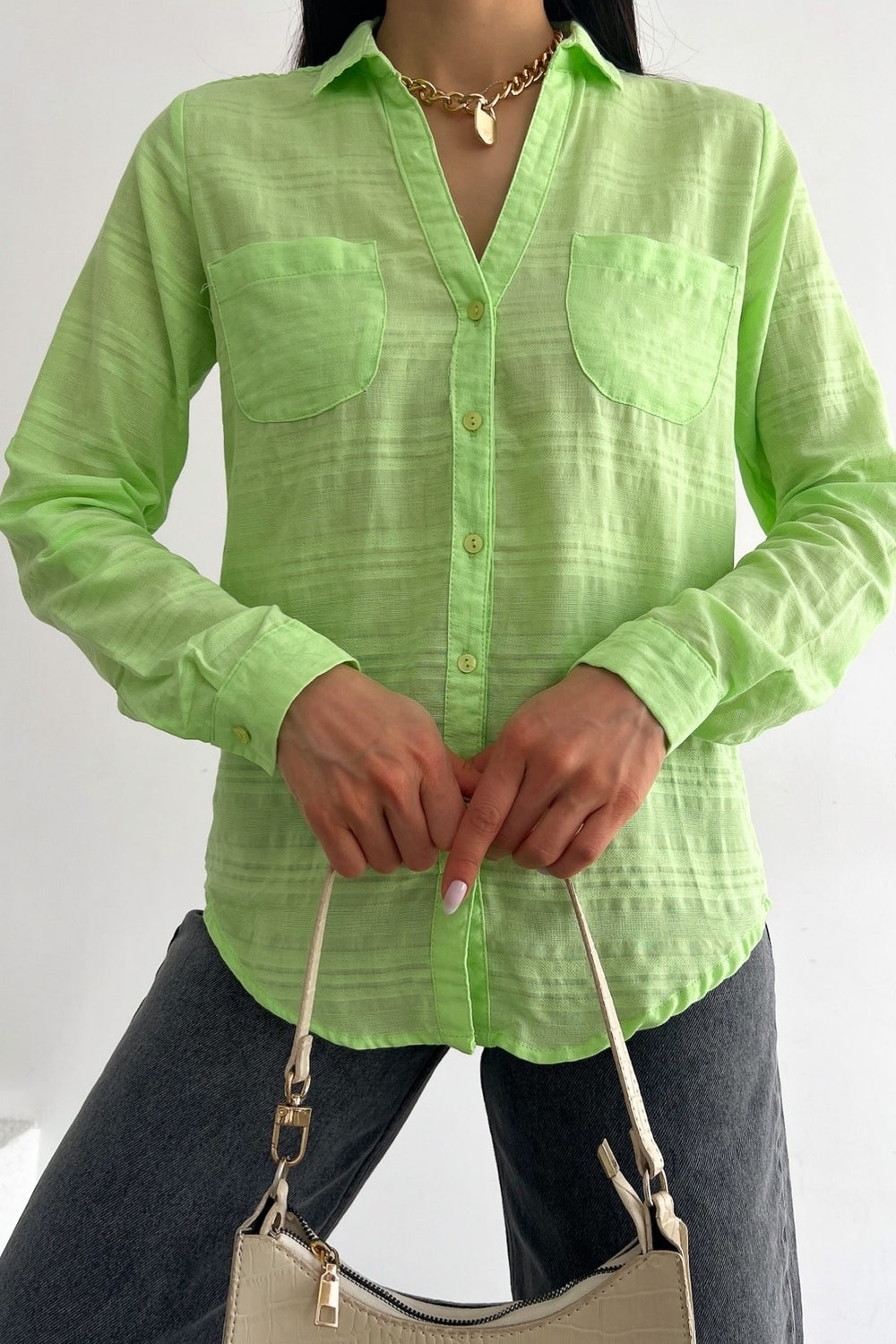 Kadın Açık Yeşil V Yaka Çift Cepli Katlanır Kol Slim Fit Kalıp Gömlek - Fıstık Yeşil