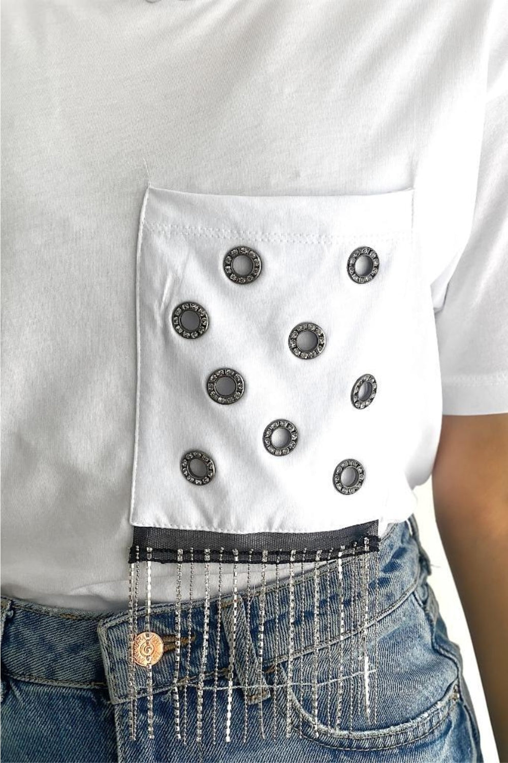 Kadın Bisiklet Yaka Püsküllü Taş Işlemeli Pamuk T-shirt - Beyaz