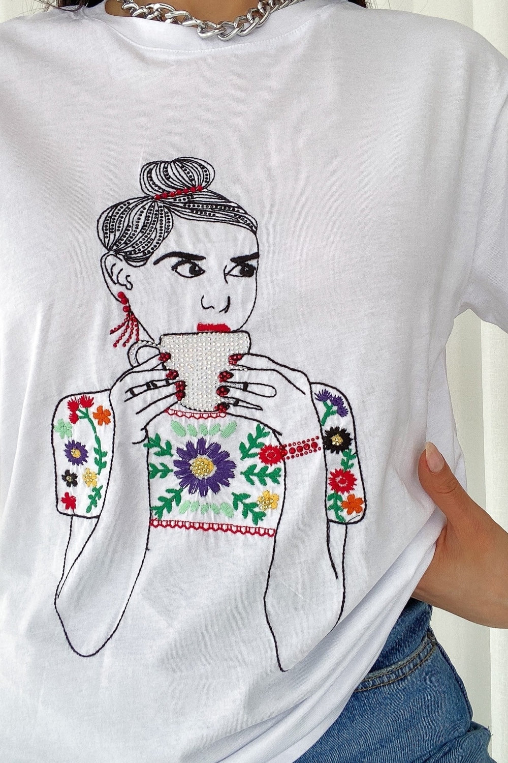 Kadın Tasarım Nakış Işlemeli %100 Pamuk Tişört - Beyaz