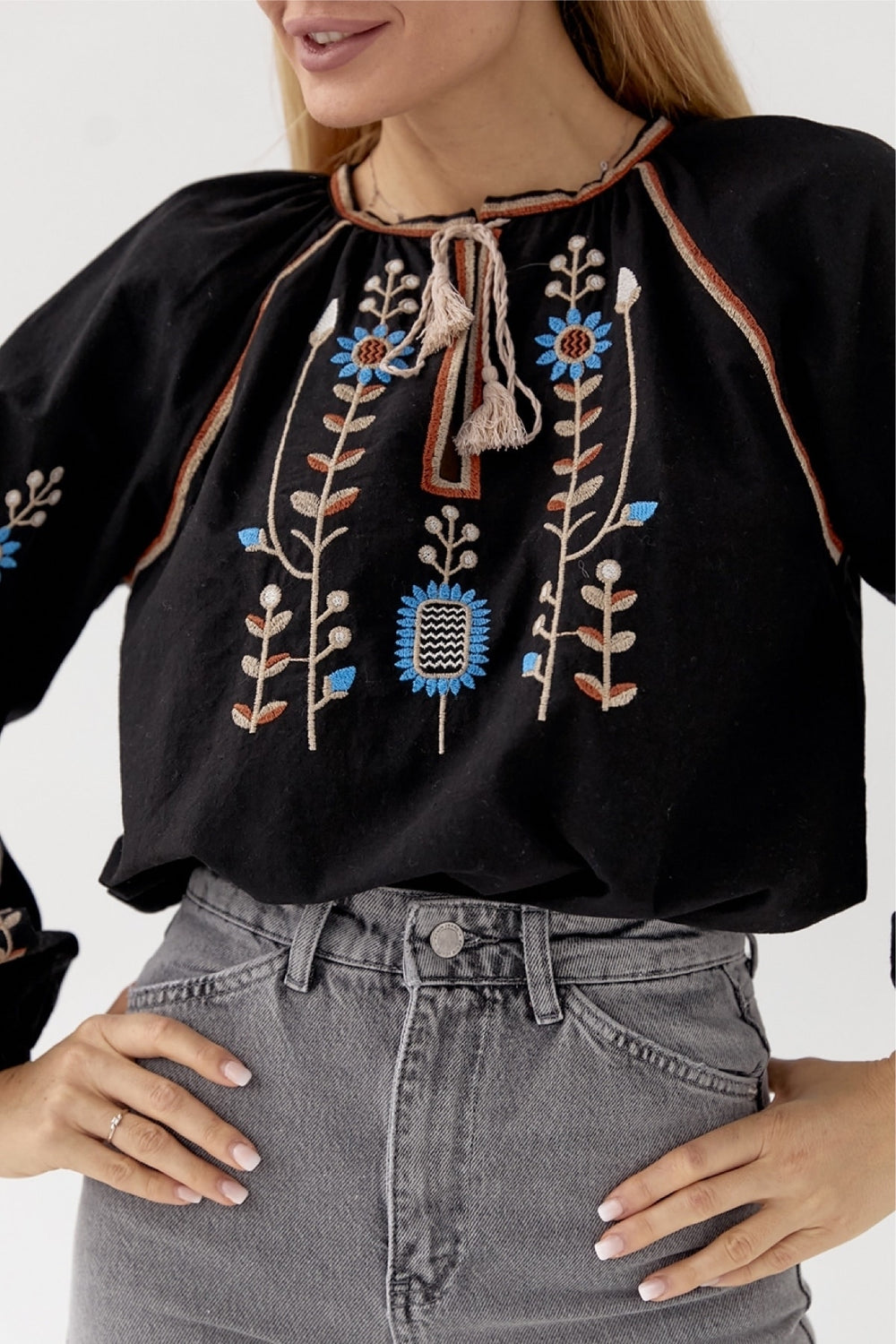 Kadın Püsküllü Vintage Nakışlı Pamuklu Bluz - Siyah