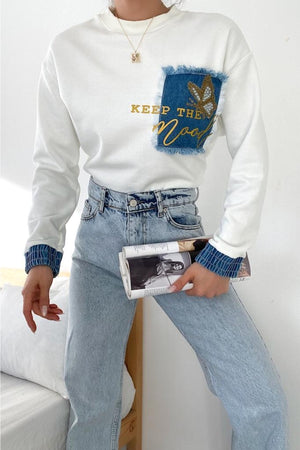 Kadın Etek Ucu Ve Bilekleri Kot Detaylı Kelebek Taşlı Pamuk Sweatshirt - Beyaz